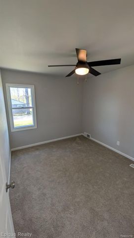 3605 Jackson Boulevard, White Lake Charter Township, MI 48383