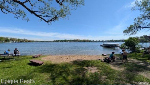 3605 Jackson Boulevard, White Lake Charter Township, MI 48383
