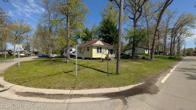 3605 Jackson Boulevard, White Lake Charter Township, MI 48383
