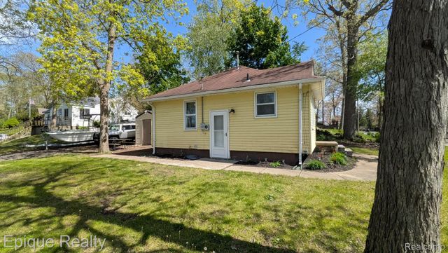 3605 Jackson Boulevard, White Lake Charter Township, MI 48383