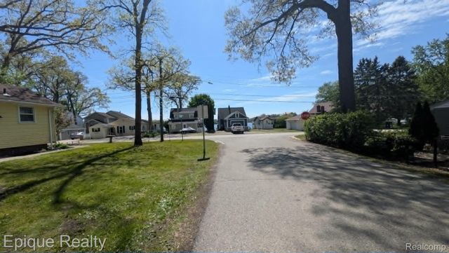 3605 Jackson Boulevard, White Lake Charter Township, MI 48383