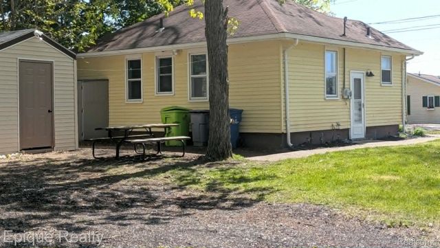 3605 Jackson Boulevard, White Lake Charter Township, MI 48383