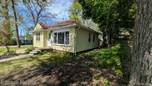 3605 Jackson Boulevard, White Lake Charter Township, MI 48383