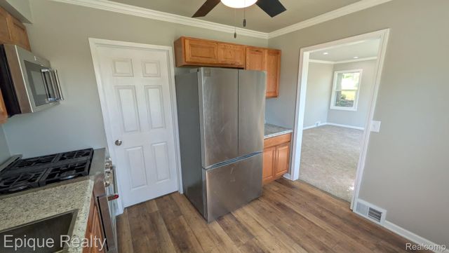 3605 Jackson Boulevard, White Lake Charter Township, MI 48383