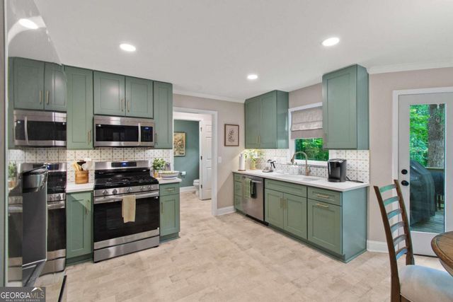 1811 Yorkshire Drive, Woodstock, GA 30189