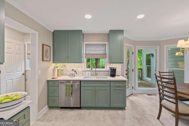 1811 Yorkshire Drive, Woodstock, GA 30189