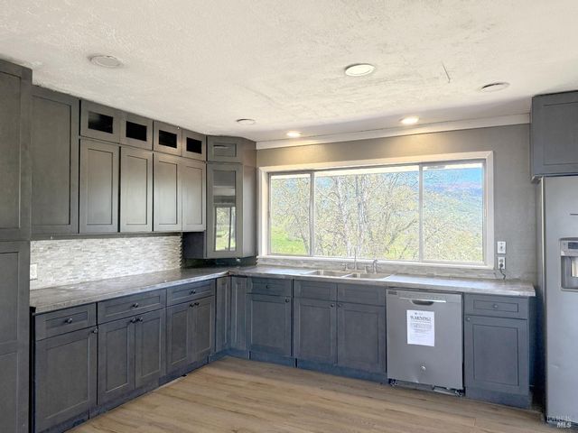 27150 Mendocino Pass Rd, Covelo, CA 95428