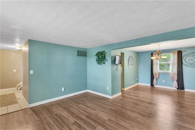 4237 Stratford Dr, Hempfield Twp, PA 15642