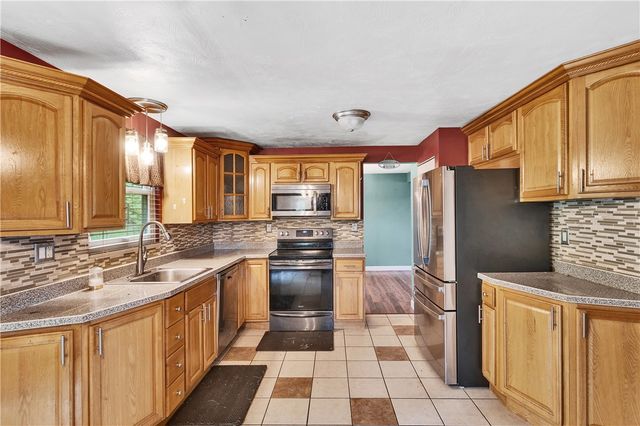 4237 Stratford Dr, Hempfield Twp, PA 15642