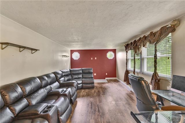 4237 Stratford Dr, Hempfield Twp, PA 15642