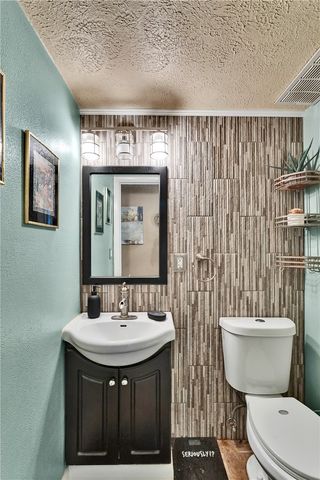 4237 Stratford Dr, Hempfield Twp, PA 15642