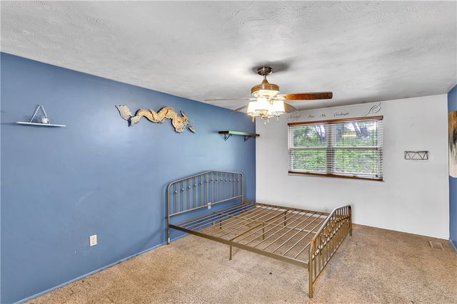 4237 Stratford Dr, Hempfield Twp, PA 15642