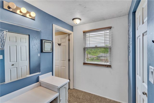 4237 Stratford Dr, Hempfield Twp, PA 15642