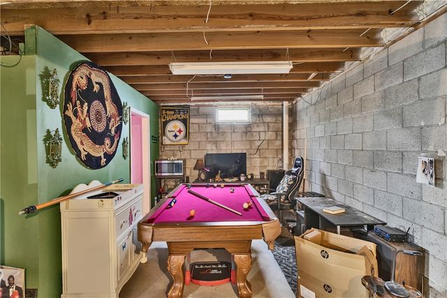 4237 Stratford Dr, Hempfield Twp, PA 15642