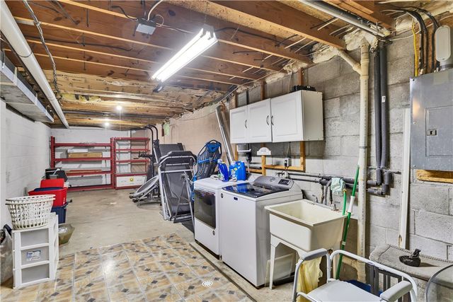 4237 Stratford Dr, Hempfield Twp, PA 15642