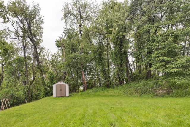 4237 Stratford Dr, Hempfield Twp, PA 15642