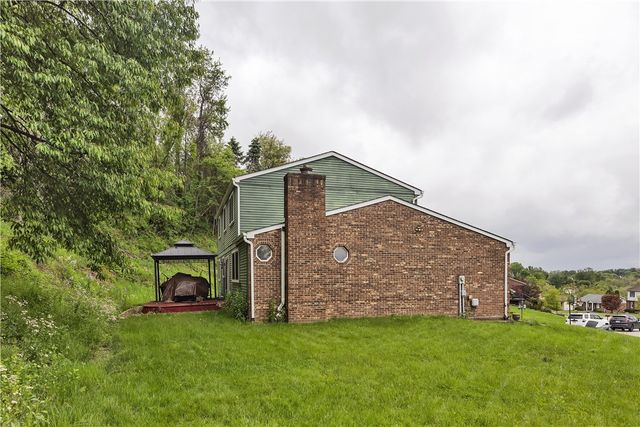 4237 Stratford Dr, Hempfield Twp, PA 15642