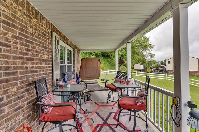 4237 Stratford Dr, Hempfield Twp, PA 15642