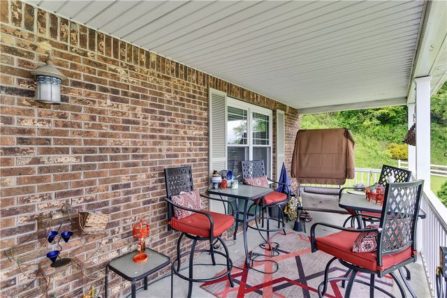 4237 Stratford Dr, Hempfield Twp, PA 15642