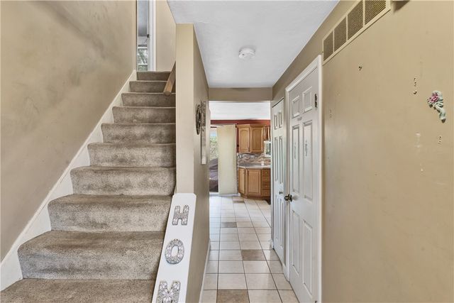 4237 Stratford Dr, Hempfield Twp, PA 15642