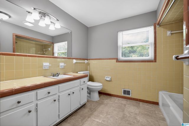 2130 LEOLA CIRCLE, Birmingham, AL 35207