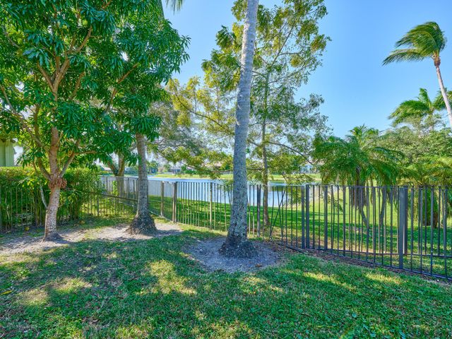 19243 S Creekshore Court, Boca Raton, FL 33498