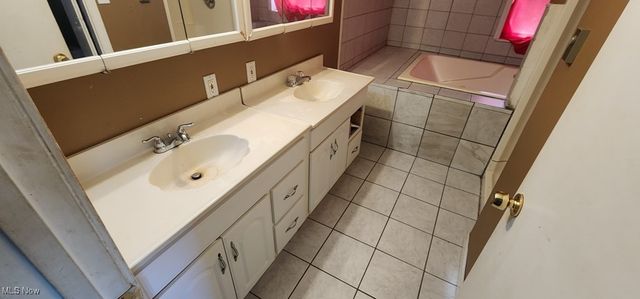 19201 Genesee Road, Euclid, OH 44117