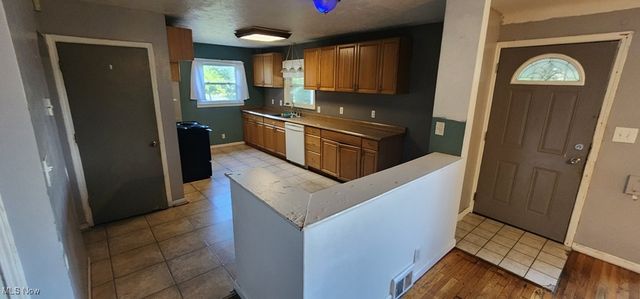 19201 Genesee Road, Euclid, OH 44117