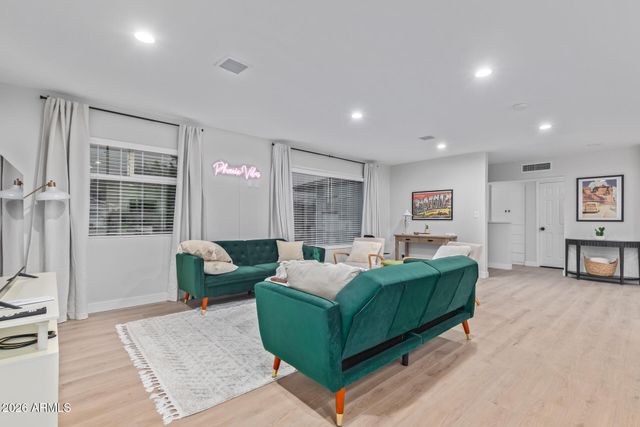 1535 W Lawrence Road, Phoenix, AZ 85015