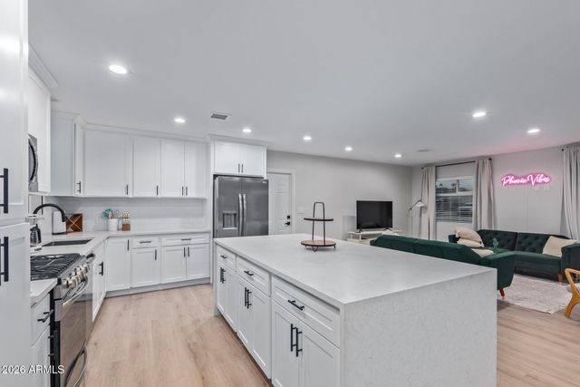 1535 W Lawrence Road, Phoenix, AZ 85015