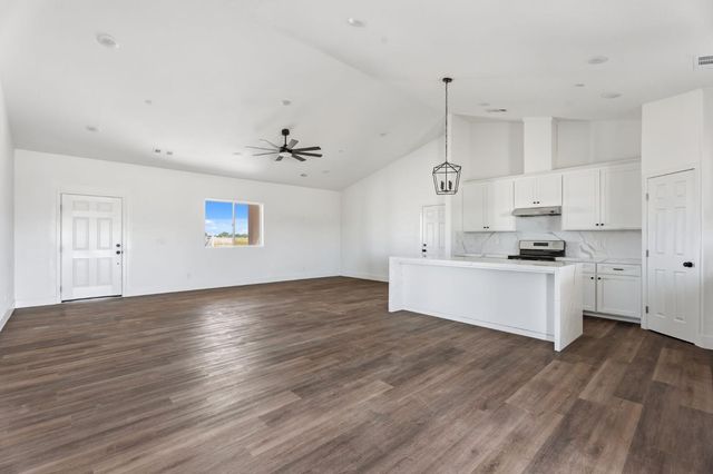 16836 N Lake Street, Madera, CA 93638