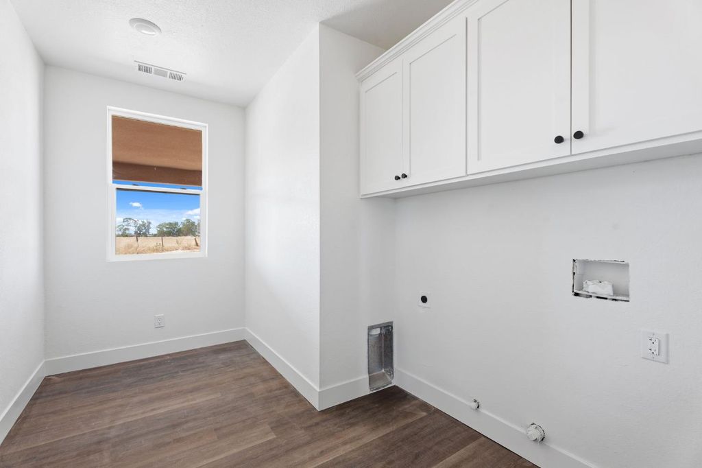 Image 12 of property listing at 16836 N Lake Street, Madera, CA 93638