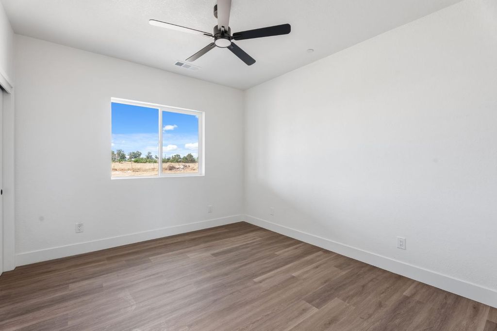 Image 13 of property listing at 16836 N Lake Street, Madera, CA 93638