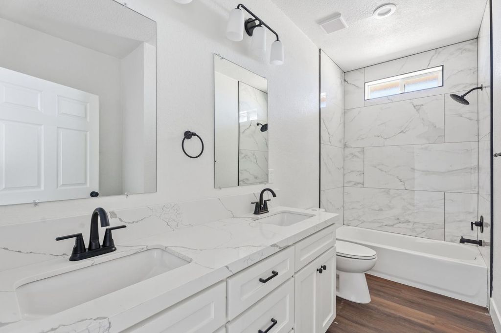 Image 17 of property listing at 16836 N Lake Street, Madera, CA 93638