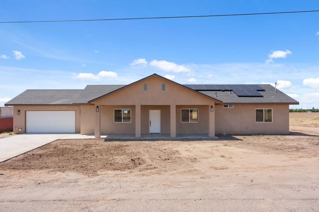 Image 2 of property listing at 16836 N Lake Street, Madera, CA 93638