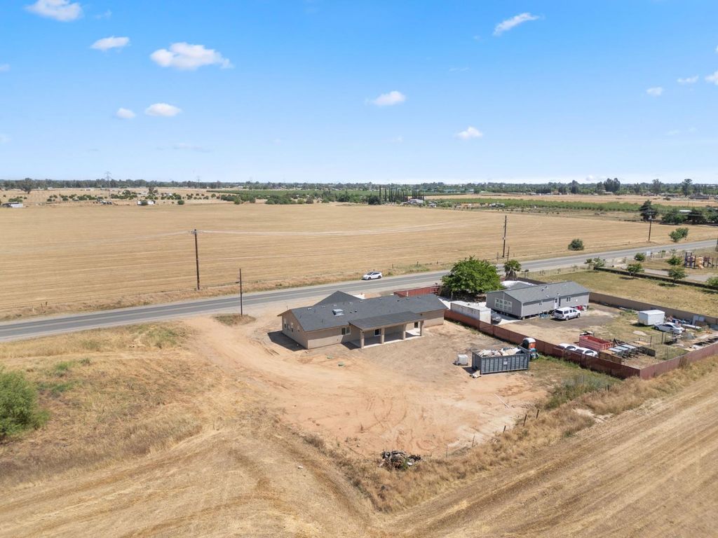 Image 25 of property listing at 16836 N Lake Street, Madera, CA 93638