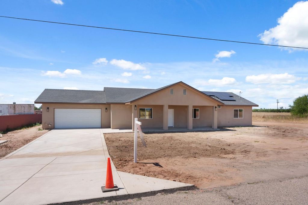 Image 3 of property listing at 16836 N Lake Street, Madera, CA 93638