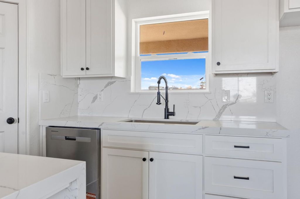 Image 9 of property listing at 16836 N Lake Street, Madera, CA 93638