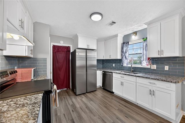 994 Bramwell Lane, Stone Mountain, GA 30083