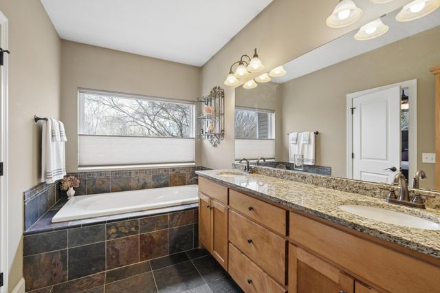 2828 Hawk Ridge Road NW, Prior Lake, MN 55372