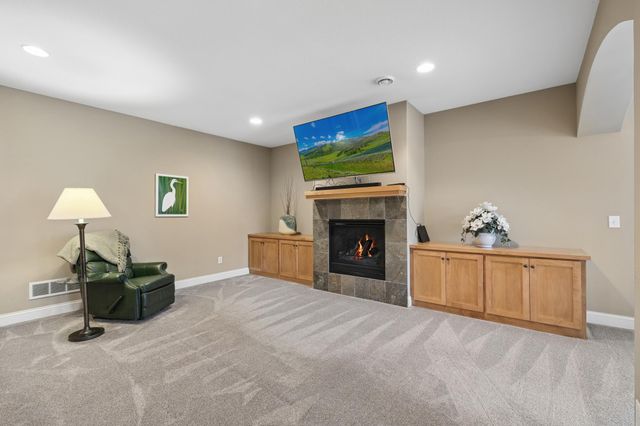 2828 Hawk Ridge Road NW, Prior Lake, MN 55372