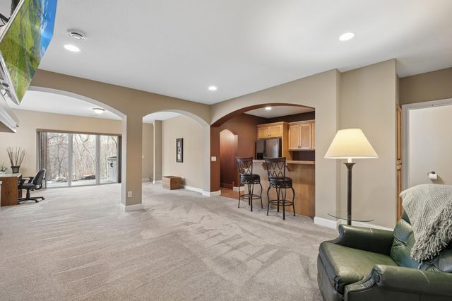 2828 Hawk Ridge Road NW, Prior Lake, MN 55372