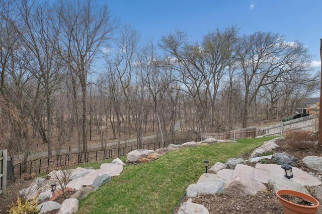 2828 Hawk Ridge Road NW, Prior Lake, MN 55372