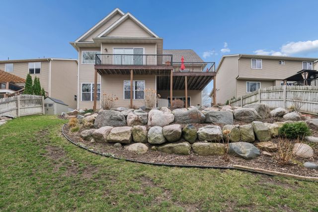 2828 Hawk Ridge Road NW, Prior Lake, MN 55372