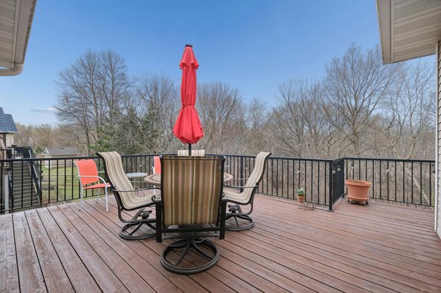 2828 Hawk Ridge Road NW, Prior Lake, MN 55372