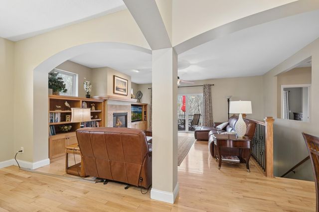 2828 Hawk Ridge Road NW, Prior Lake, MN 55372