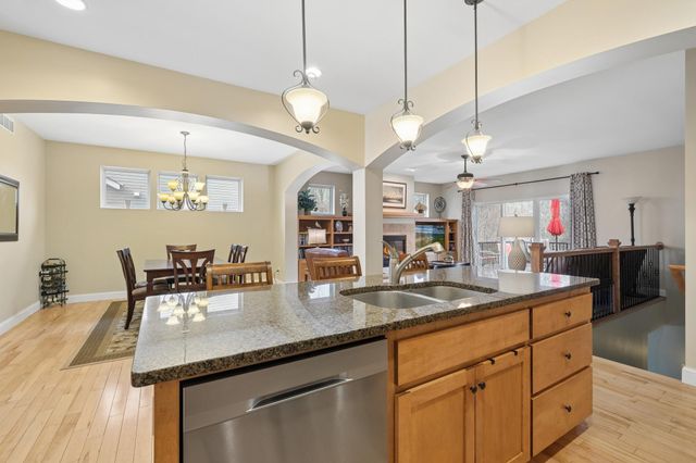 2828 Hawk Ridge Road NW, Prior Lake, MN 55372