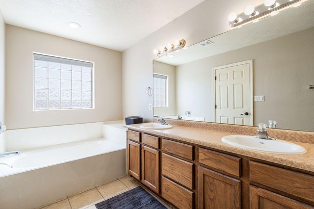 1416 Airport Drive SW, Albuquerque, NM 87121