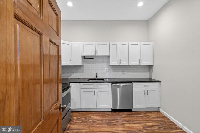 4 S 6TH ST, Darby, PA 19023