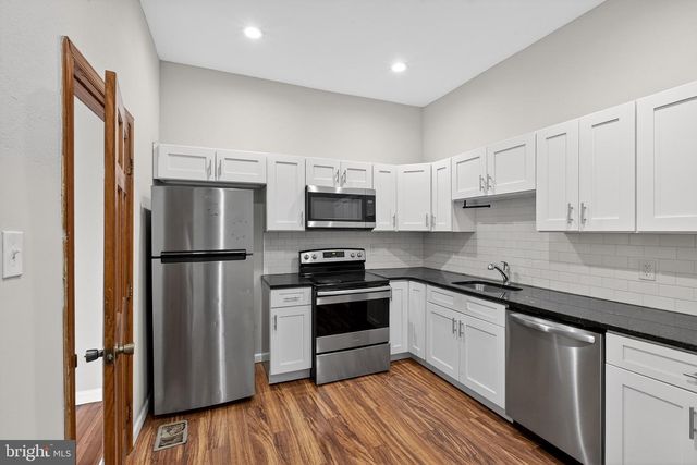 4 S 6TH ST, Darby, PA 19023